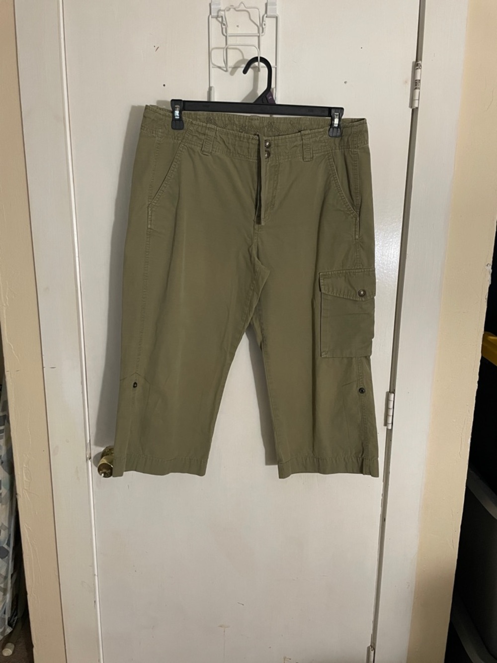 Gap mid rise cropped cargo pants